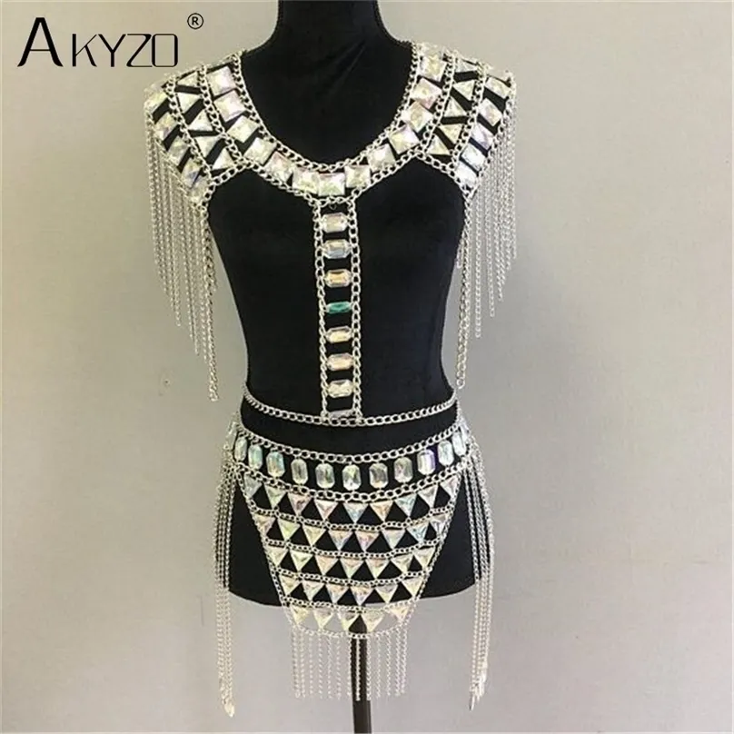 AKYZO Crazy Crystal Lentejuelas Mujeres Conjuntos de 2 piezas Trajes de festival divertidos Patchwork hecho a mano Cadena de borla de metal Crop Top Conjunto de mujer 220302