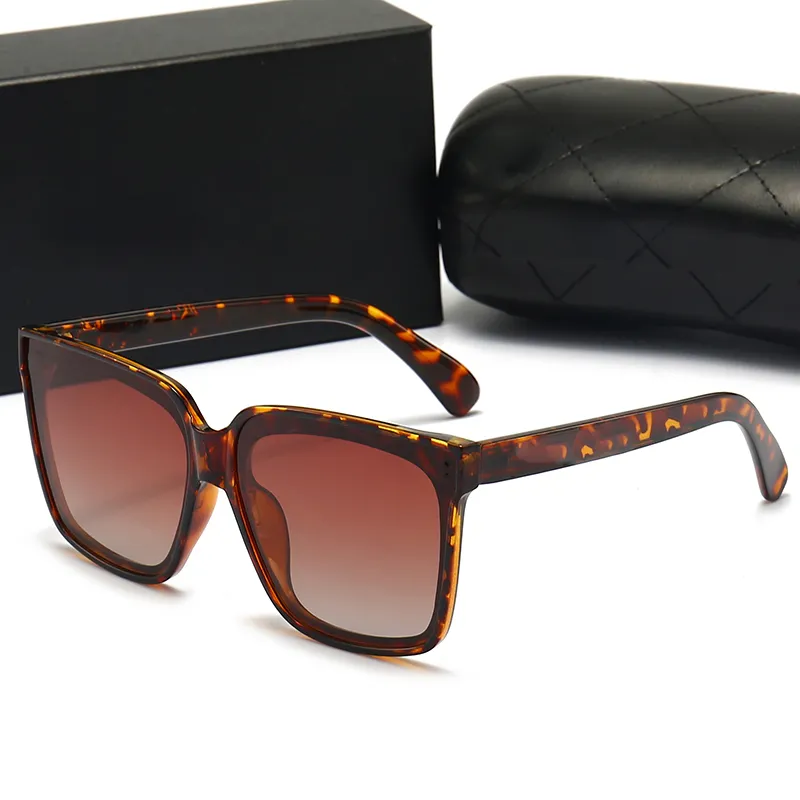 النظارات الشمسية المصممة الشهيرة للسيدات أزياء ريترو مربعة الشكل إطار نظارات الصيف الترفيه البرية أعلى جودة حماية UV400 تأتي مع علبة صندوق
