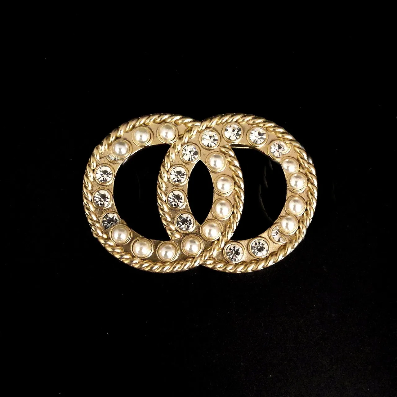 Broche Vintage Décor Relief – Or, Cristaux, Diamants, Perles Nacrées, Occasion