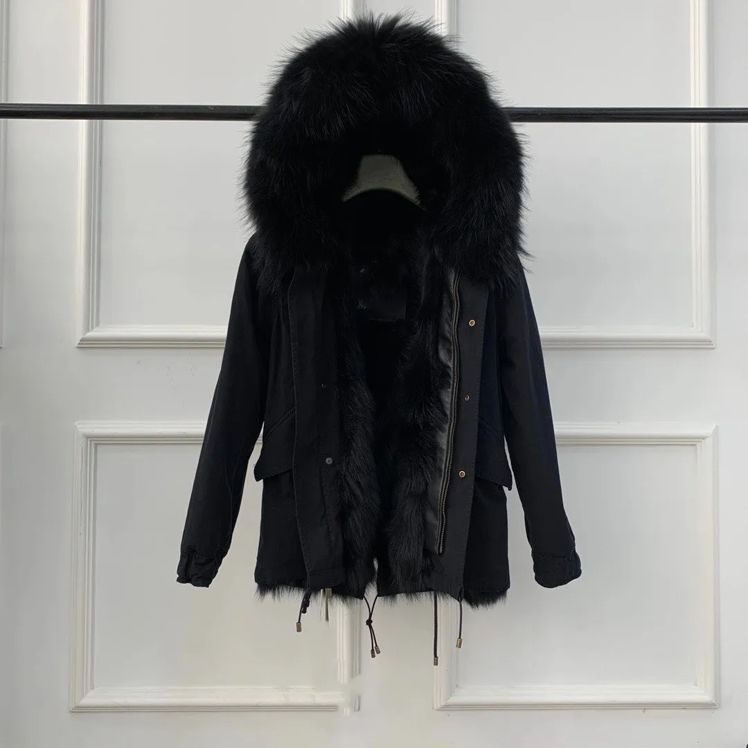 Мода черного енот меховой отделки Мукл мех бренд черный мех лисы выстроилась черной мини-Parka теплых курток зима снега пальто