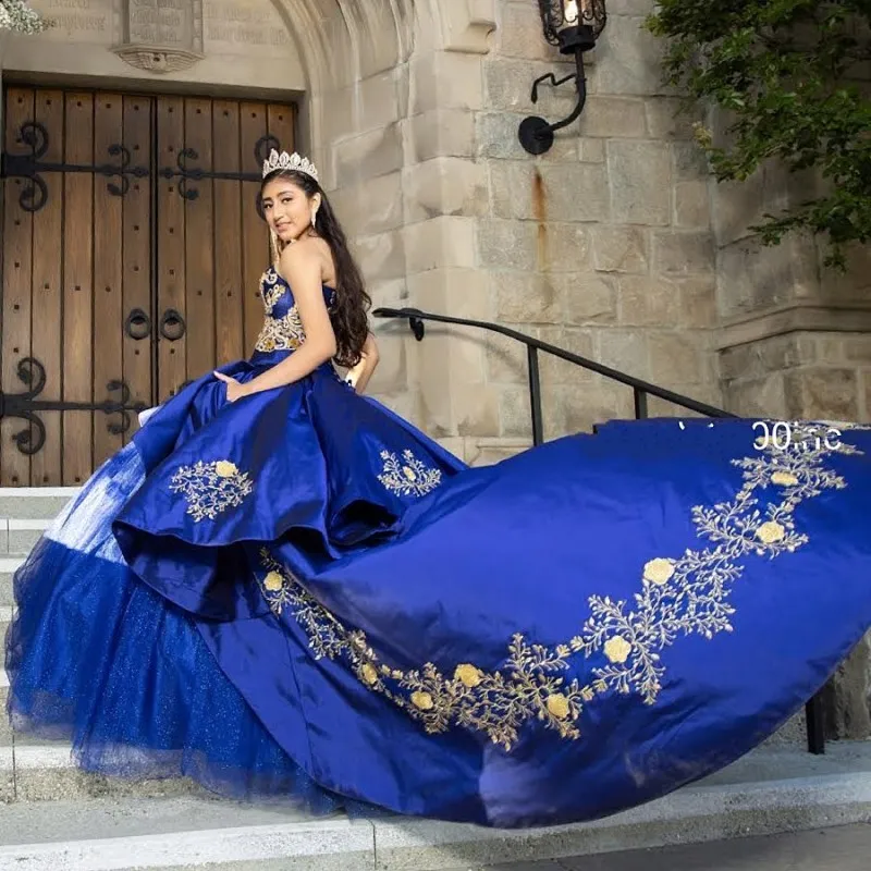 Retro Royal Blue Quinceanera Jurken met Gouden Kant Geappliceerd Sweetheart Strapless Lange Trein Brithday Prom Party Jurken Sweet 15 16 Jurk