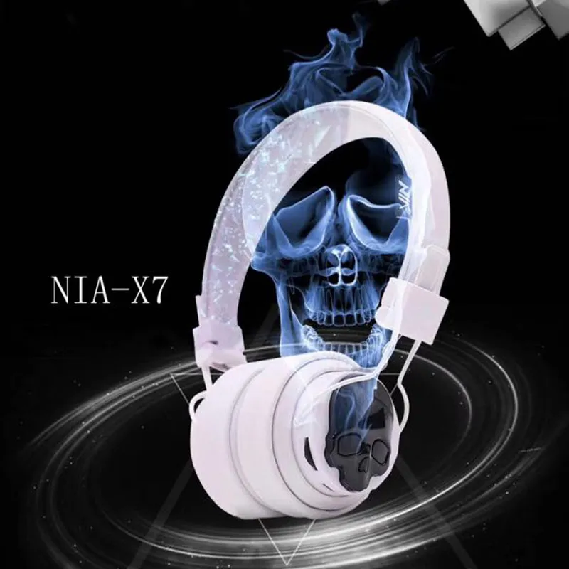 Nia - Auriculares inalámbricos Bluetooth 5.0 sobre la oreja de 30 horas de  batería, radio FM, reproductor de MP3, micro SD/TF con controladores de