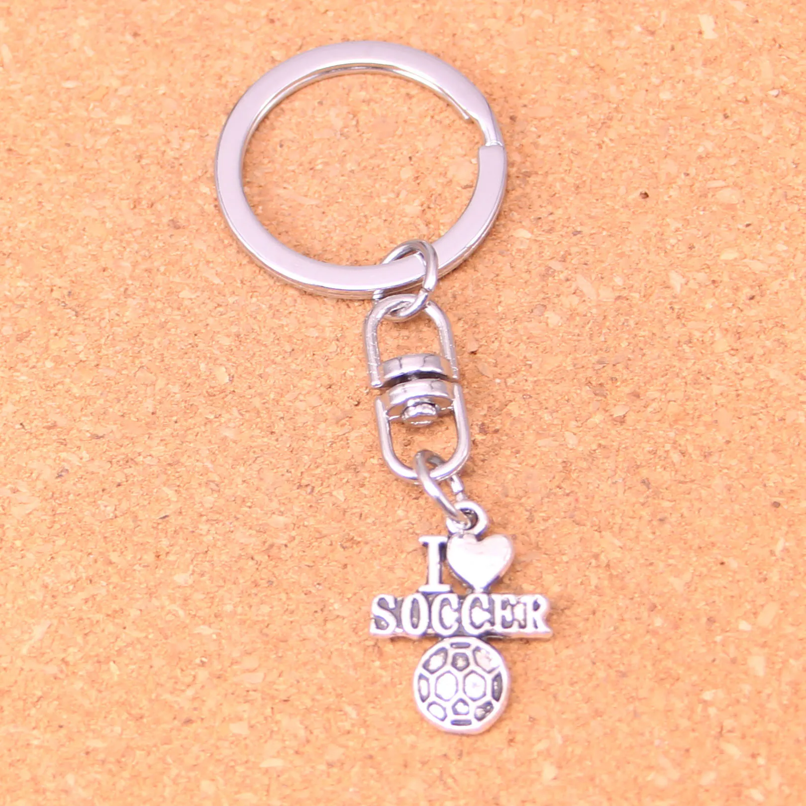 Mode sleutelhanger 22*16mm ik hou van voetbal hangers diy sieraden auto sleutelhanger ringhouder souvenir voor cadeau
