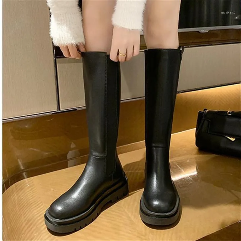 2020 Nytt i Stock Elastic Band Leather Women Boots Handsome Flat Platform Bälte Riding Long Tube Boots Fall Winter Round Toe Heel1