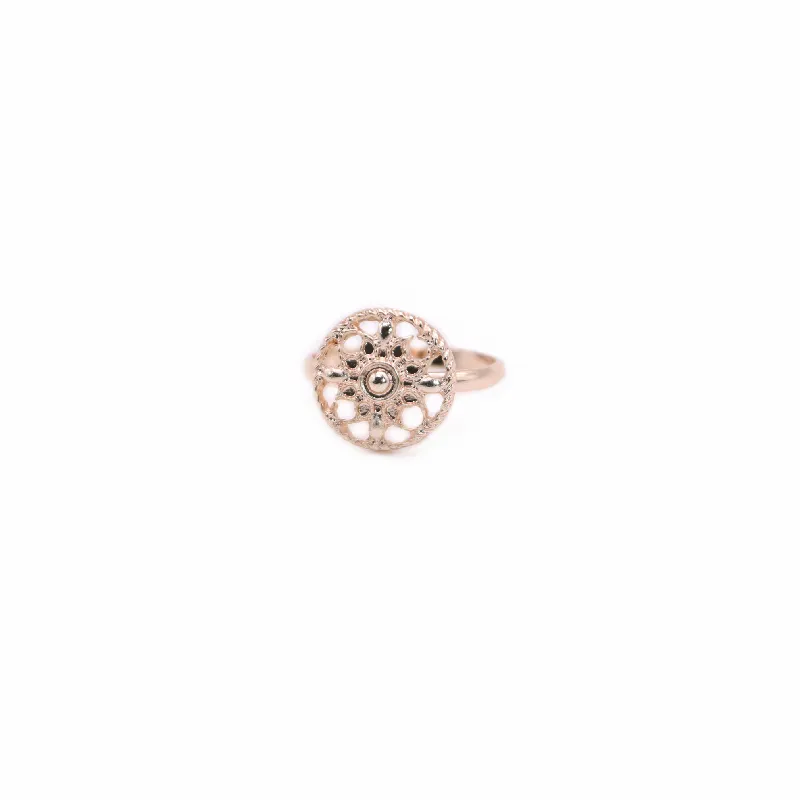 Trendy Round Flower Ring Simple Circular pattern style Hand-welded Copper Ring Design Environmental Protection Material Three Color Optiona
