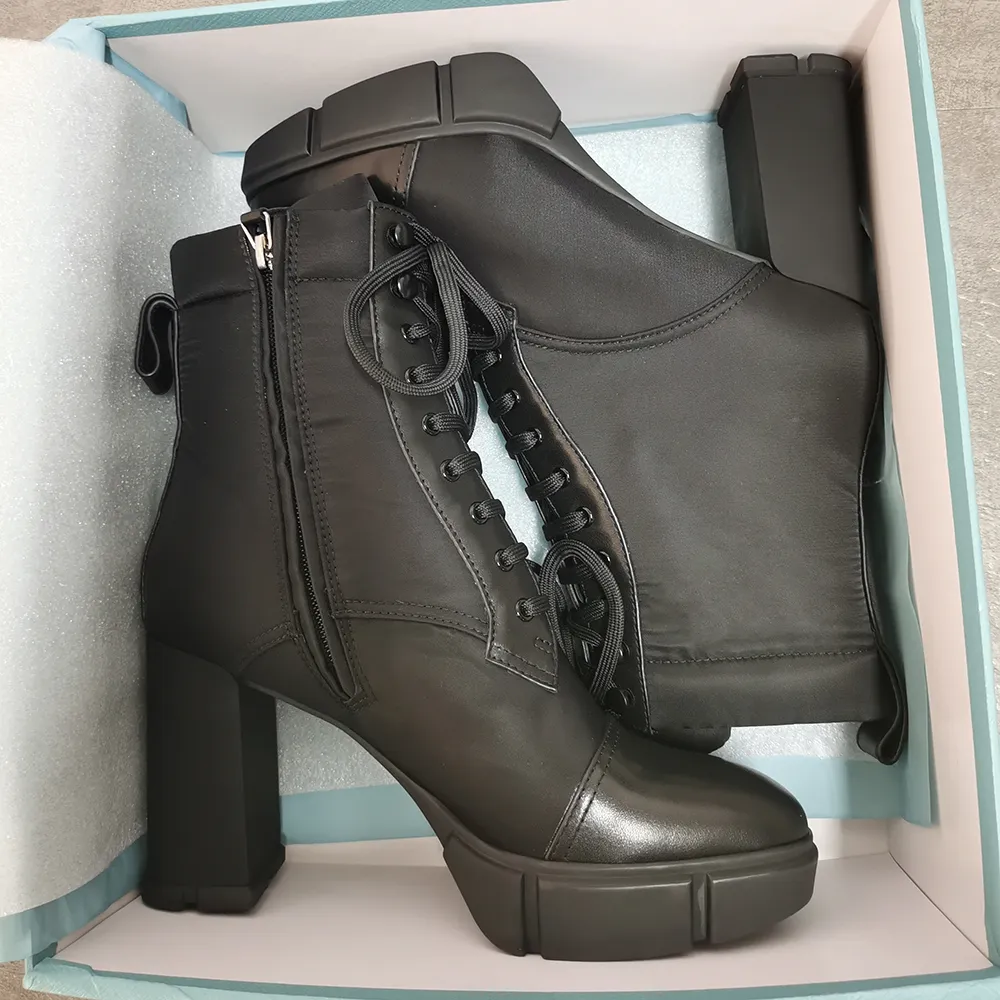 Designer Plaque Ankel Boots Dam Höga klackar 9,5 cm Plattformsskor Toppkvalitet äkta läder Svart snörning Chunky gummiskor med box