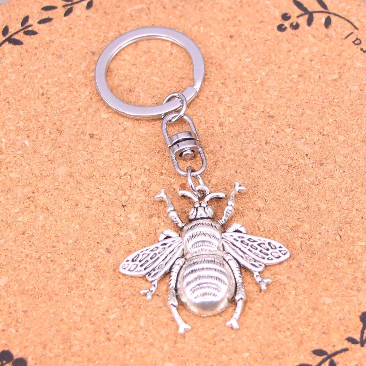 Fashion Keychain 40*38mm hornet honey bee Pendants DIY Jewelry Car Key Chain Ring Holder Souvenir For Gift