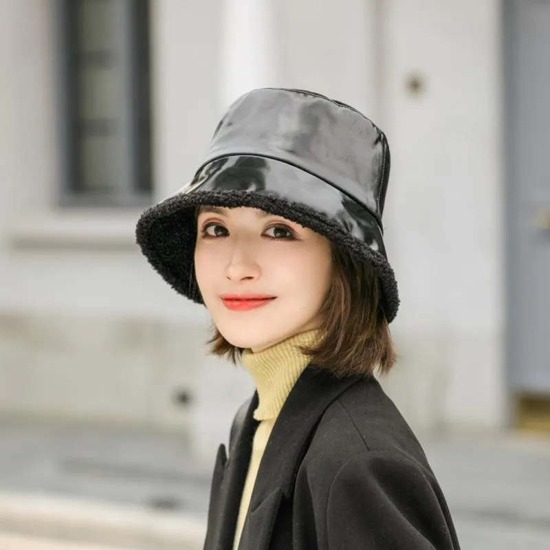 Amplia sombreros de 2021 Otoño Invierno Mujeres PU Cuchillo de cuero Sombrero Hombre Japonés