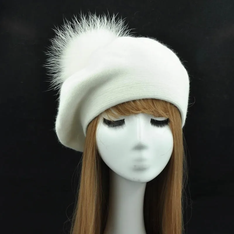 Automne Hiver Bérets Chapeau Femmes Casual Béret En Laine Tricotée Avec De La Vraie Fourrure De Raton Laveur Pom Pom Dames Angola Cachemire Béret Chapeau Femme Y200102