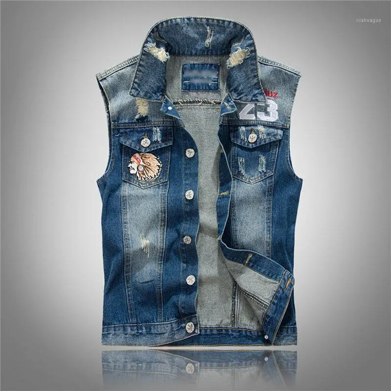 Herrvästar Partihandel - Cool Mens Denim Vest Embroider Letters Slim Fit Motorcykel Ärmlös Jean Jacket Waistcoat för Man1