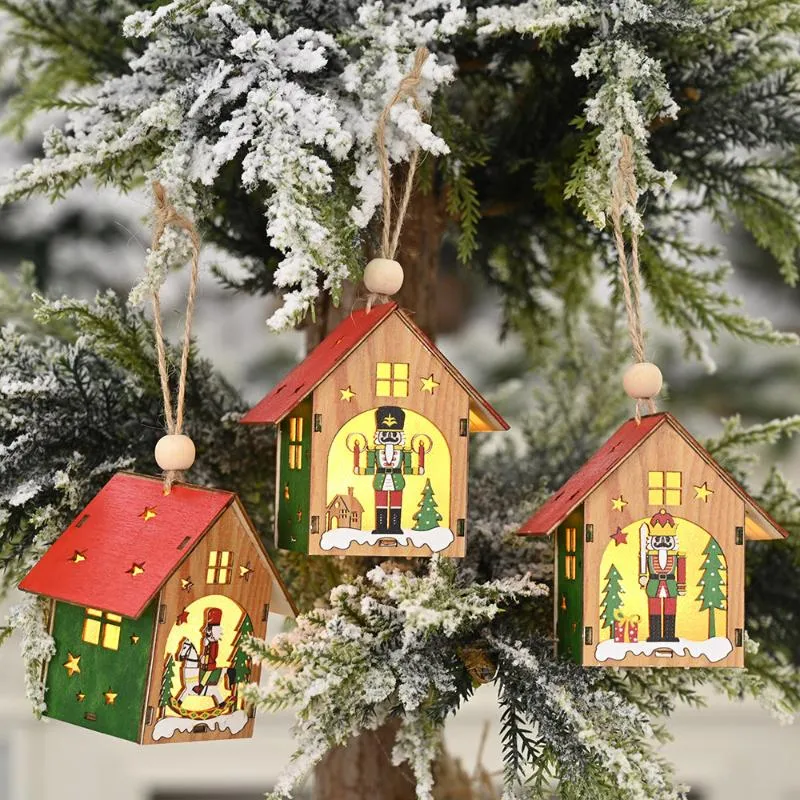 Decorazioni natalizie Festa di Natale Casa Luce a LED Casa in legno Schiaccianoci Soldato Albero Pendente pendente Giocattolo per bambini Anno 2021