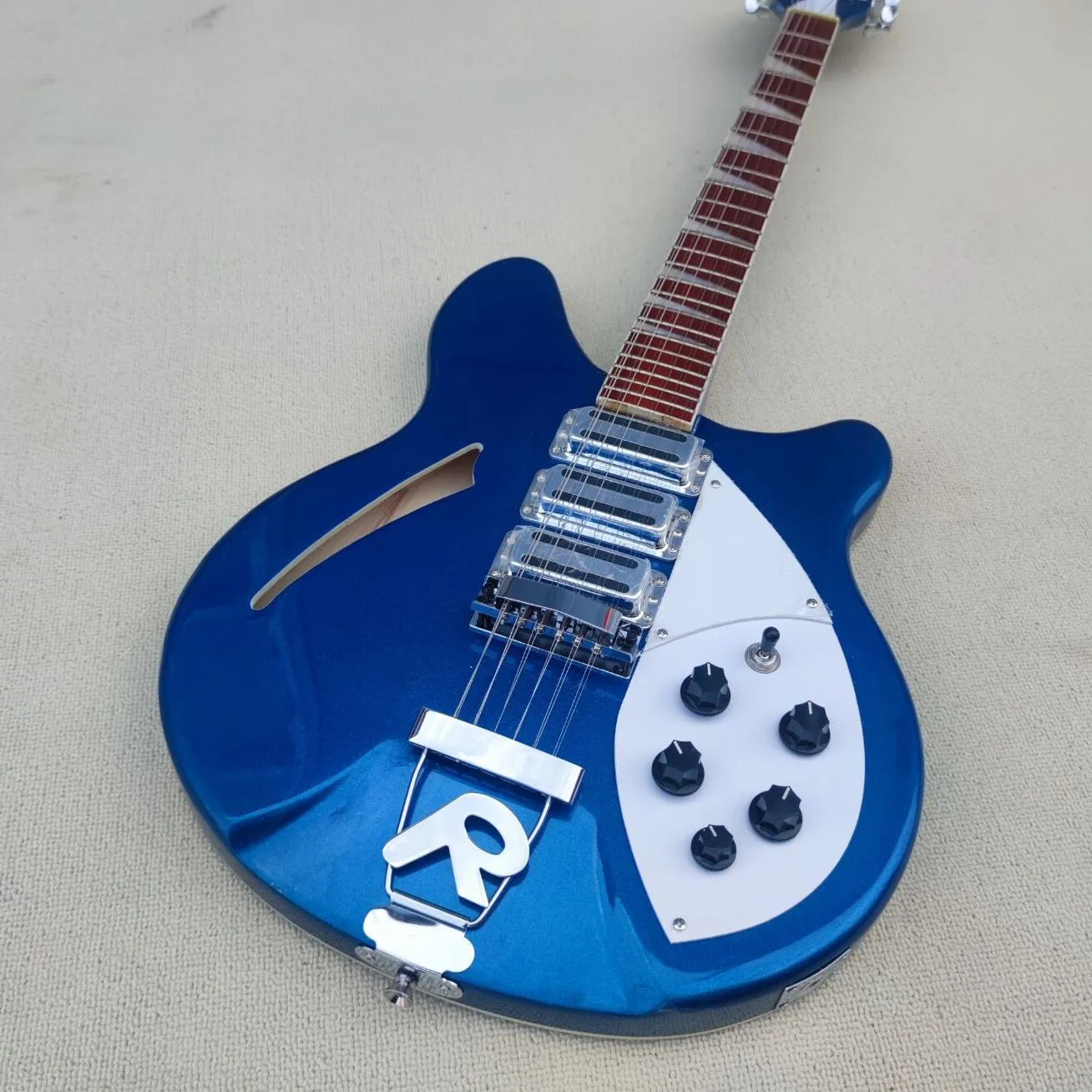 Guitarra elétrica de corda, tinta azul meio vazio núcleo guitarra, pescoço 3 ortografia, ponta r, fotos reais