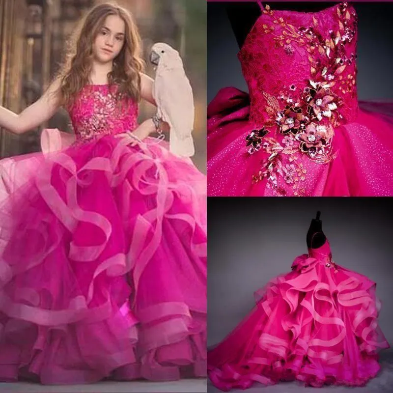 2021 Fuchsia Flower Girls 'Dresses Spaghetti Straps Tiered Ruffles Broderi Handgjorda Blommor Beaded Crystals Sequins Pageant Ball Crystals