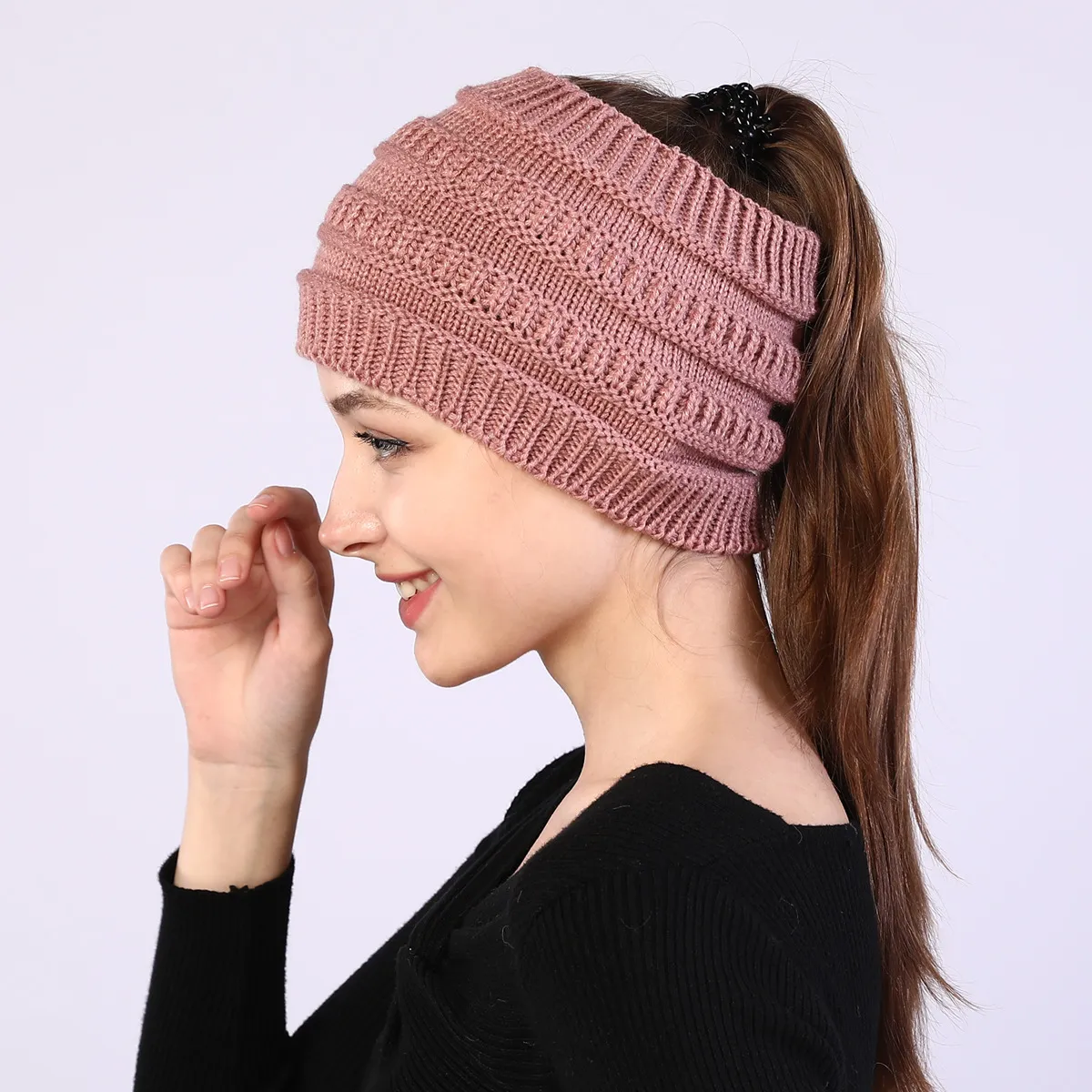 Chapeau de bande de cheveux automne hiver tricoté bonnet de queue de cheval Bonnet capuche Soft Stretch chapeaux pour femmes mode volonté et sable noir blanc