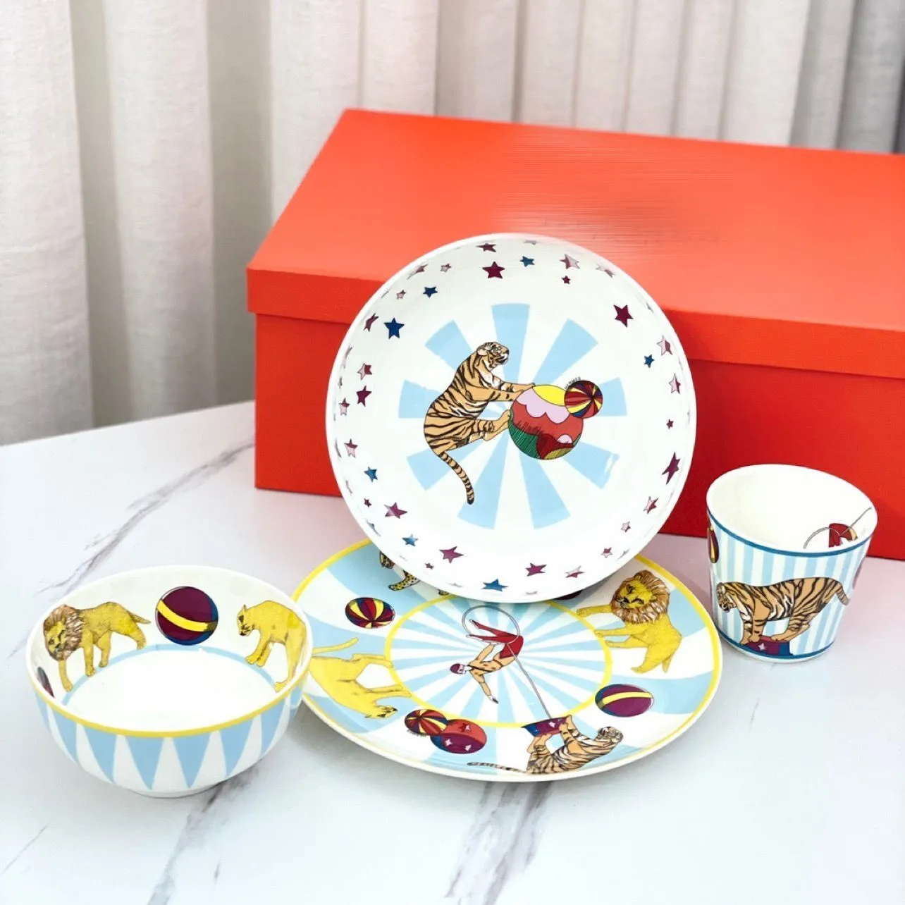 Luxury designer Dinnerware Include dish plate bowl and cup cartoon children's sets with high quality material 4 pieces for set and gift package festival gifts