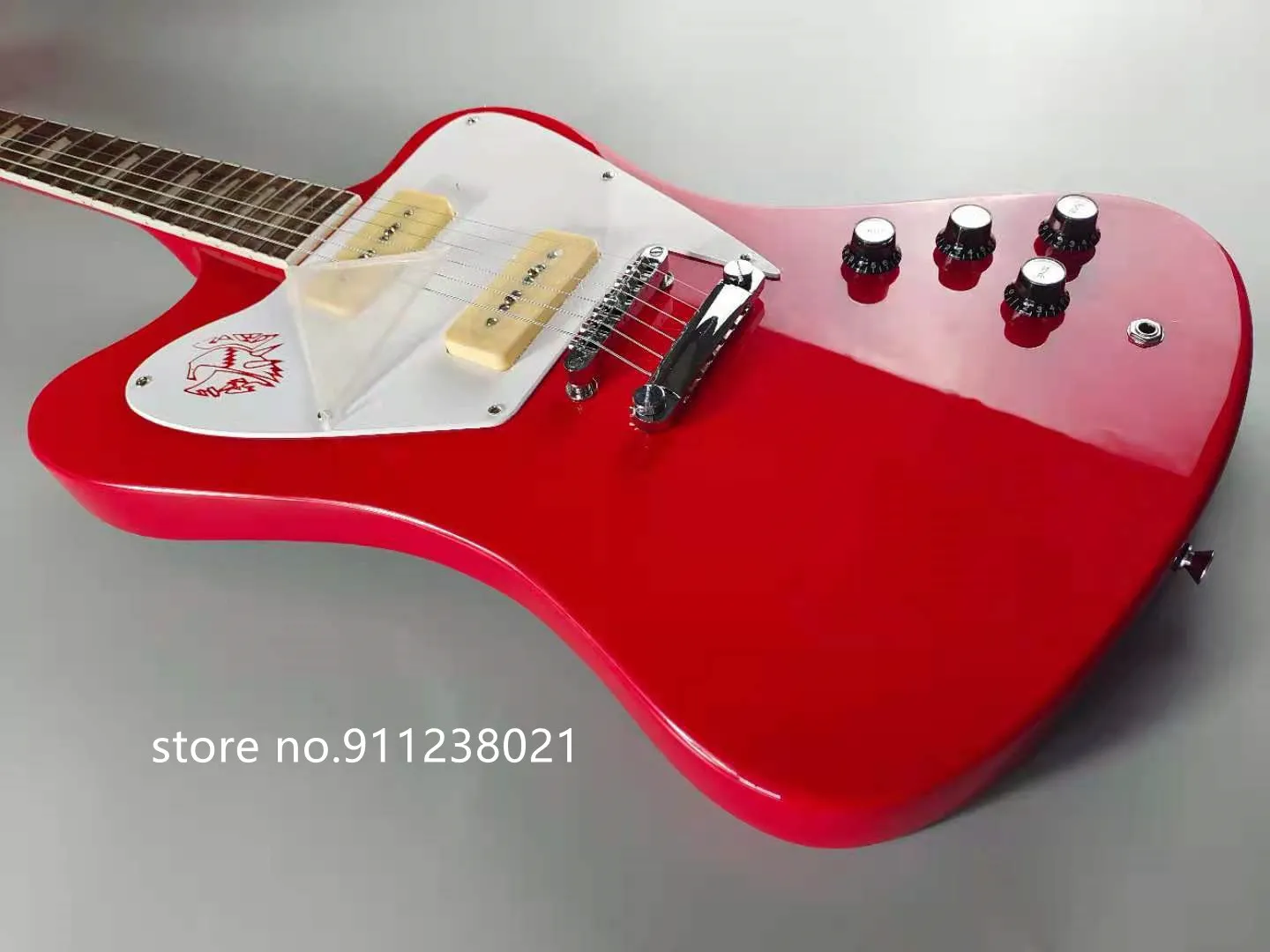 Chitarra elettrica di alta qualità, chitarra rossa, accessori in argento e oro, il colore può essere personalizzato, stock,