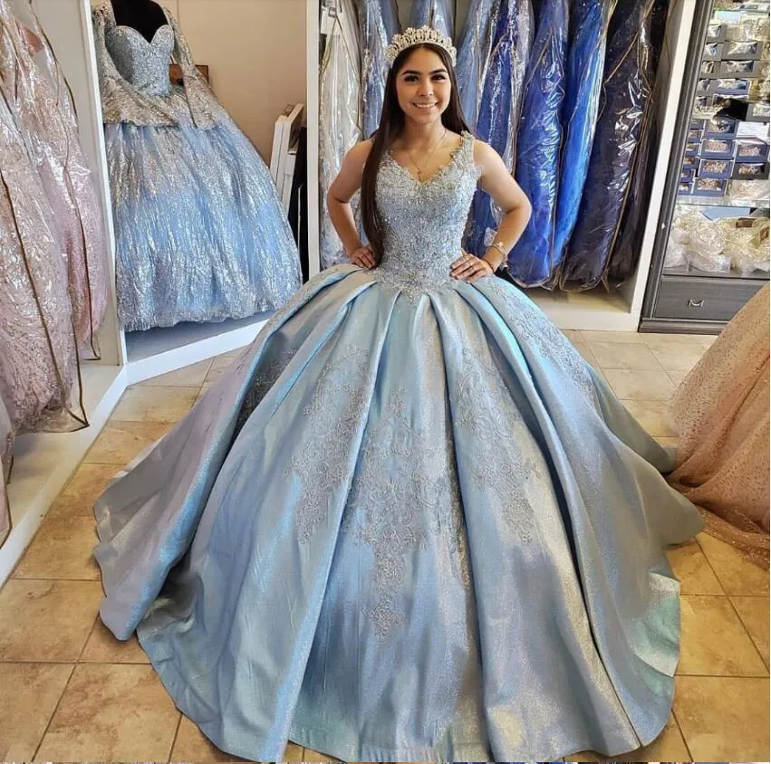 Luz azul quinceanera vestido bola v-pescoço de renda apliques lantejouless chão sem encosto comprimento doce 15 Prom festa princesa vestido 2021