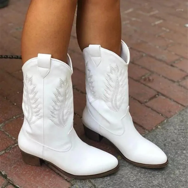 Bottes femmes Western hiver mi Tube chevalier botte 2021 dame Rome sans lacet talon bas chaussures en cuir large mollet Cowboy Botas1