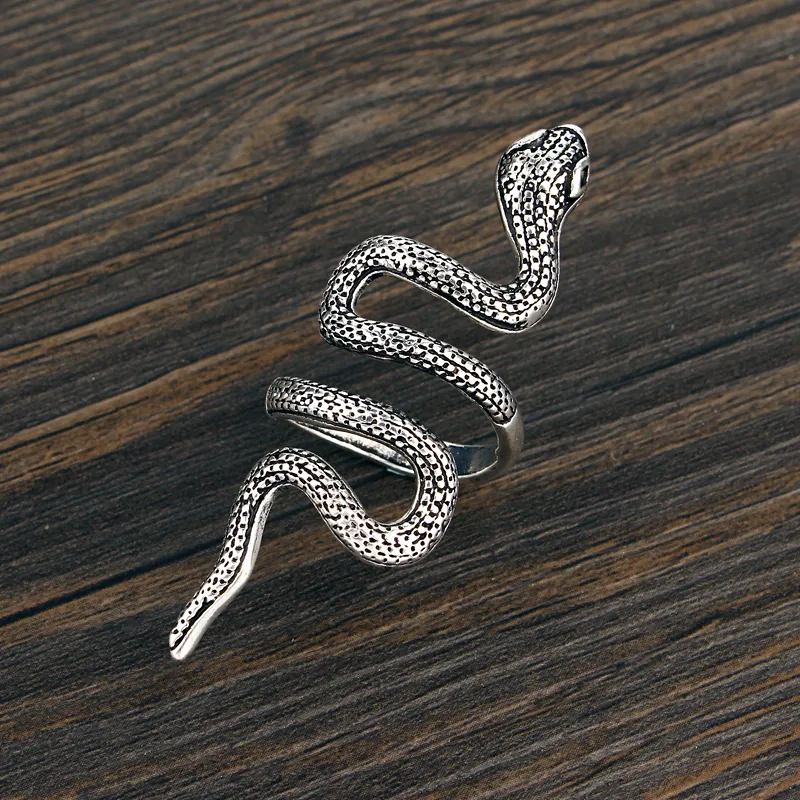 Högkvalitativ europeisk gotisk minimalistisk retro nyhet serpentin lång trendig ormpunklegering ring män smycken gåvor