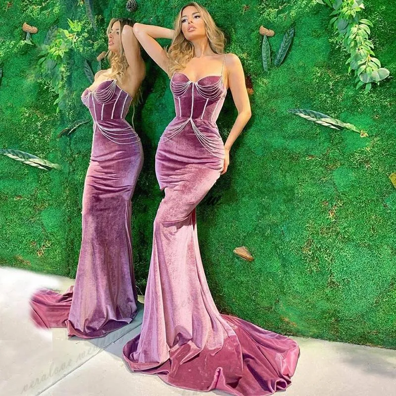 African Pink Mermaid Velvet Prom Klänningar Spaghetti Band Pärlor Kristall Formell Klänning Party Gowns Sweep Train Evening Gowns Vestidos