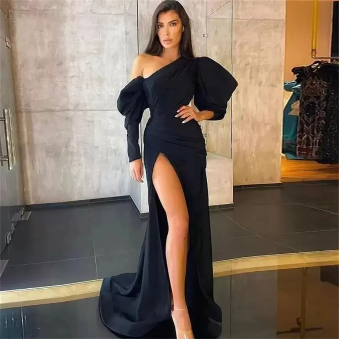 Sexy schwarze Abendkleider Meerjungfrau Puffy Long Sleeves Split Satin Formale Party Prom Kleider Falten 2022 Designer Celebrity Dress319F
