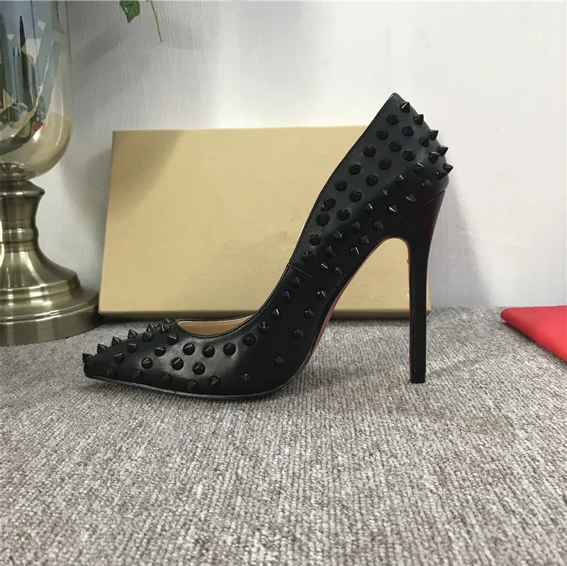 Buty sukienki luksusowe projektanci 8 10 12 cm kobiety wysokie obcasy buty czerwone i dolne Nude Kolor Noity skórzane punkty palce czółenki gumowe ślub 688