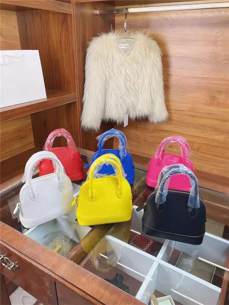 Ladies luxury brand handbag 2021 high-end fashion bags Seven colors to choose from, a versatile bag Size: Medium 20cm Small 15cm Handbags with good materials and feel