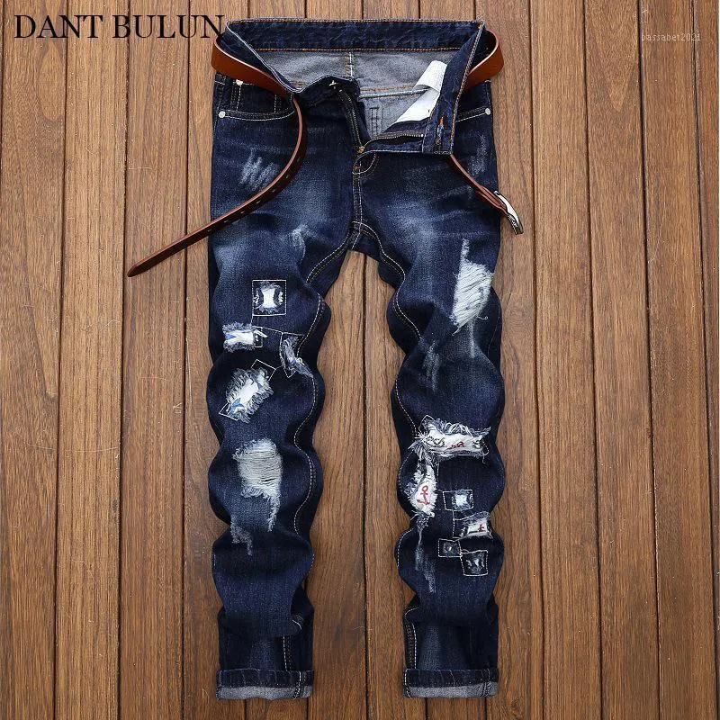 Le pantalon droit des hommes pour hommes Streetwear Denim Slim Fit Fit Pantalon déchiré avec patchs Desinger Hip Hop Hombre1