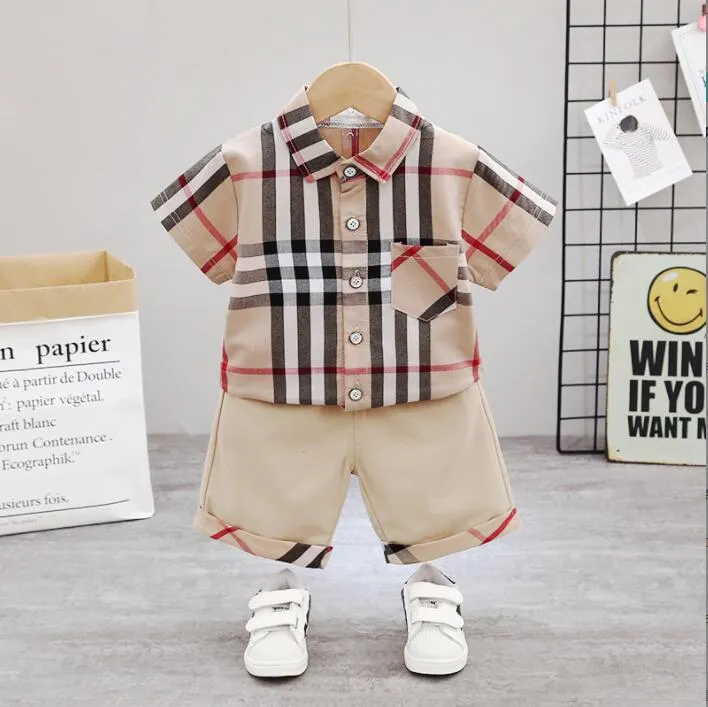 Tolle Qualitätsjungen Sommerkleidung Sets Baumwollkinder Kurzarmedkörner Hemd+Shorts 2pcs Set Children Outfits Turndown Collar Boy Anzug 1-5 Jahre