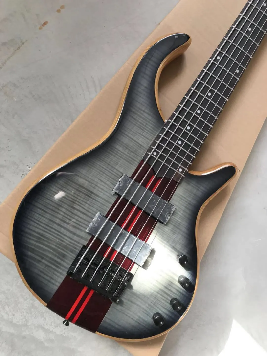 Custom 6 strängs nacke genom elektrisk basgitarr i lager Gratis frakt