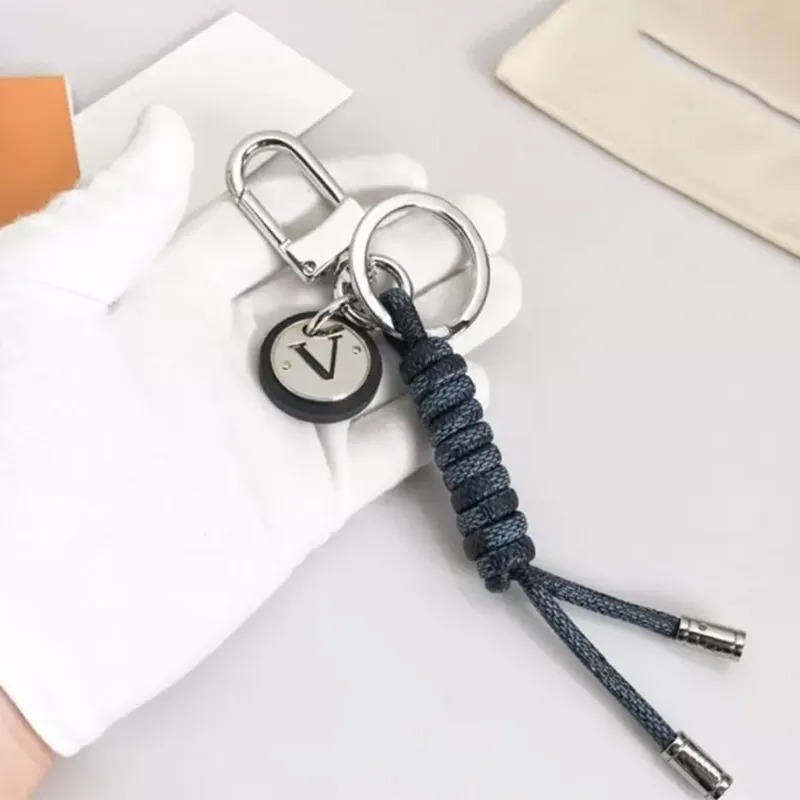 2022 패션 디자이너 키 체인 연인 자동차 키 버클 럭셔리 브랜드 가죽 수제 Carabiner 키 체인 남성 여성 가방 펜던트 열쇠 고리