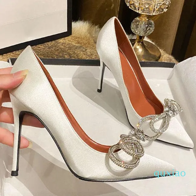 Chaussures habillées 2021 femmes Sexy fête boîte de nuit nœud talon haut dame mignon argent pompes doux