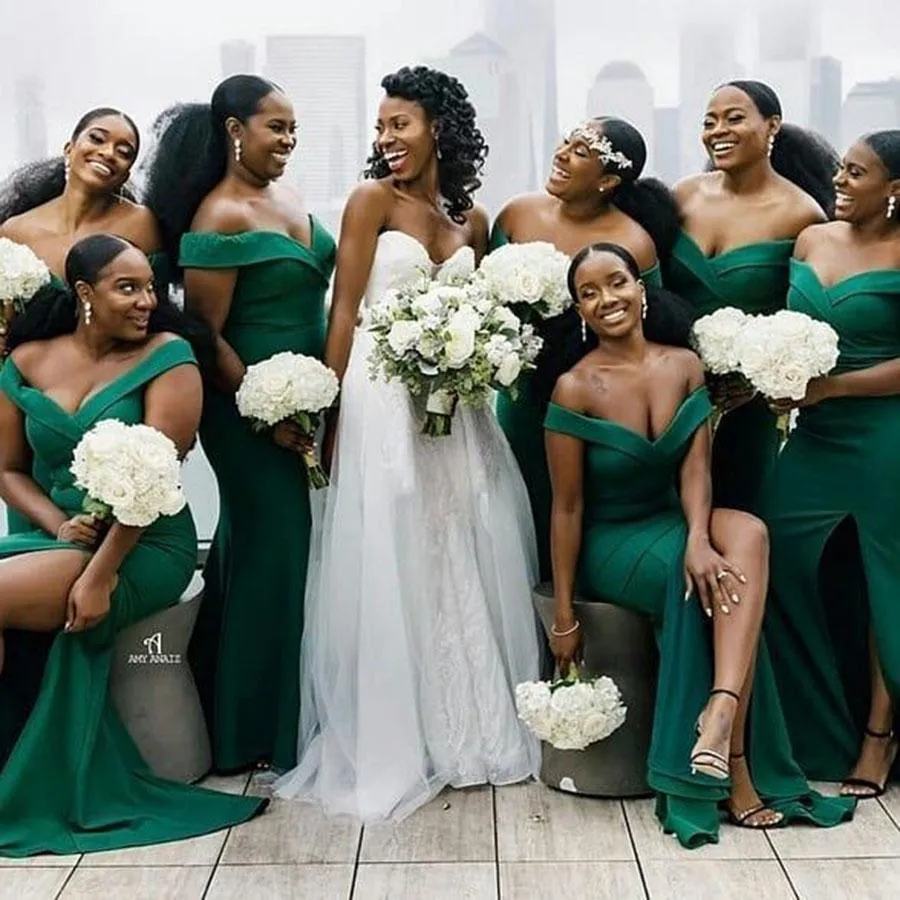 2021 섹시한 아프리카 에메랄드 그린 어깨 머메이드 신부 들러리 드레스 바닥 길이 측면 분할 가든 컨트리 웨딩 게스트 가운의 하녀 명예 드레스 플러스 사이즈
