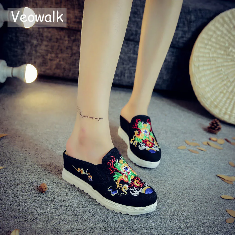 Veowalk Kinesiska Totem Broderi Kvinnors Casual Canvas Wedge Slippers Medium Hidden Heel Slip-On Comfort Platform Slides Shoes X1020