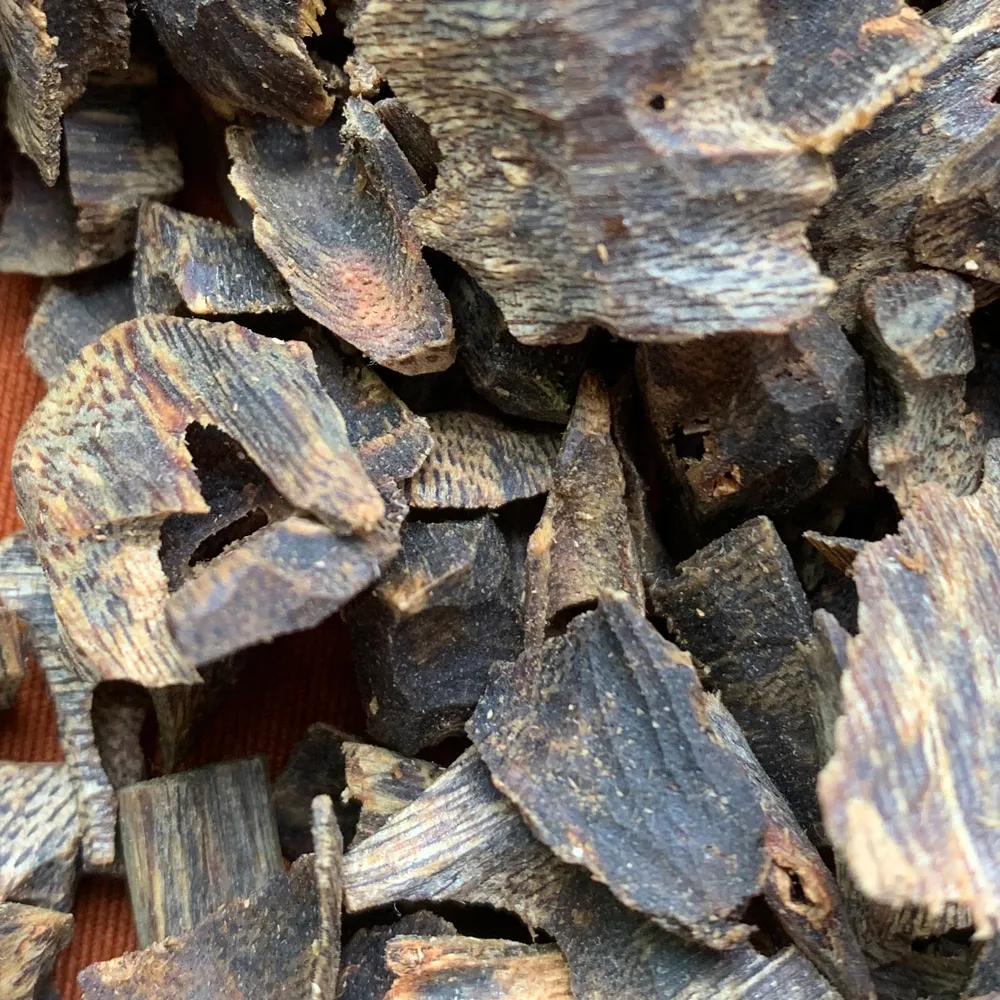 Wholesale Genuine Chinese Kynam Agarwood Chips Sinking Resin Oil ...