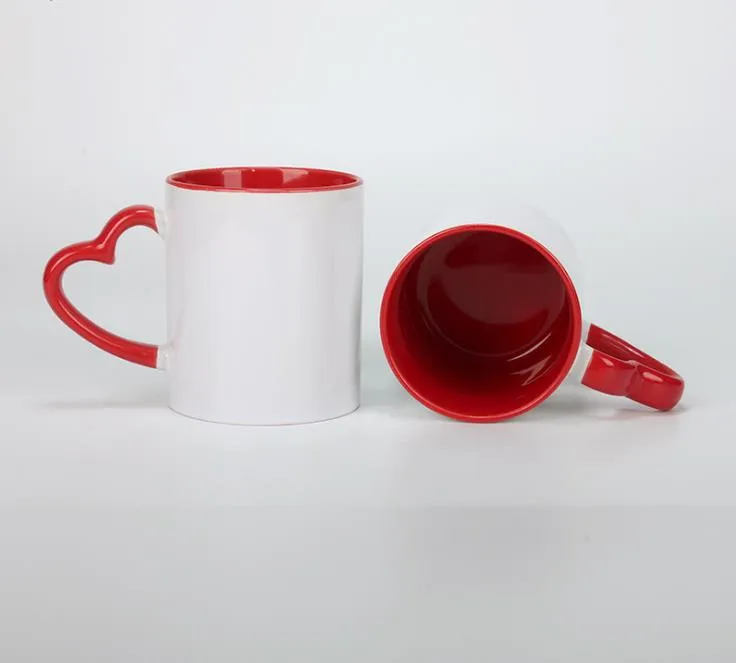 Tazza in ceramica da 11 once per sublimazione fai-da-te con manico a cuore Tazze in ceramica bianca da 320 ml con rivestimento interno colorato Bottiglia d'acqua Caffè SN3701