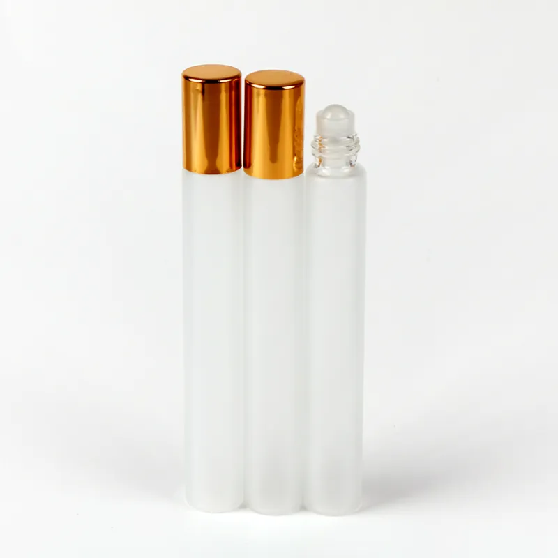 Groothandel 100 stuks / partij 10ml hervulbare mini frosting glazen parfum fles met roll op lege essentiële oliegeval oogcrème flacon