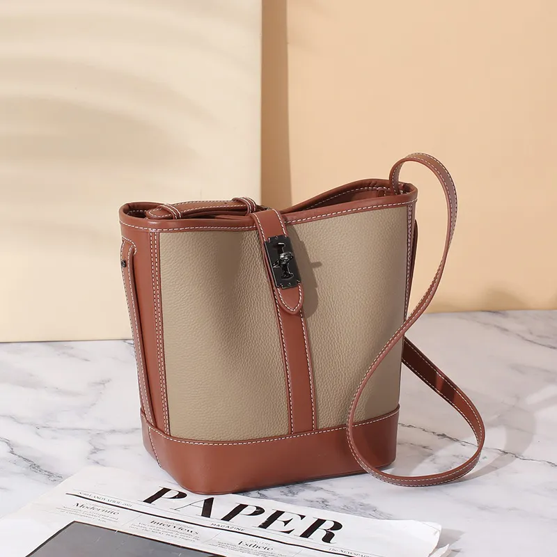 HBP Popular Explosion Bag 2022 Stor-kapacitet High-end Fashion One-Shoulder Contrasting Real Leather Messenger Bucket Väskor