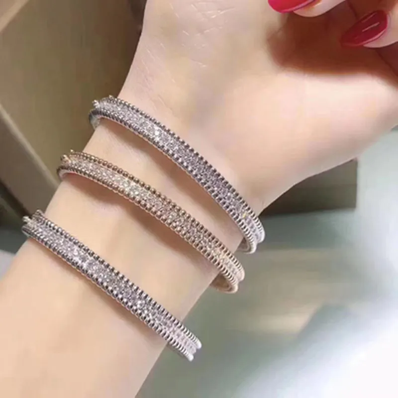 Frauen Kristall Armreif Schmuck 18k Gold Farbe Glück Funkelnden Drei Reihen von Diamant Armreif Armbänder Valentinstag Schmuck gi207w