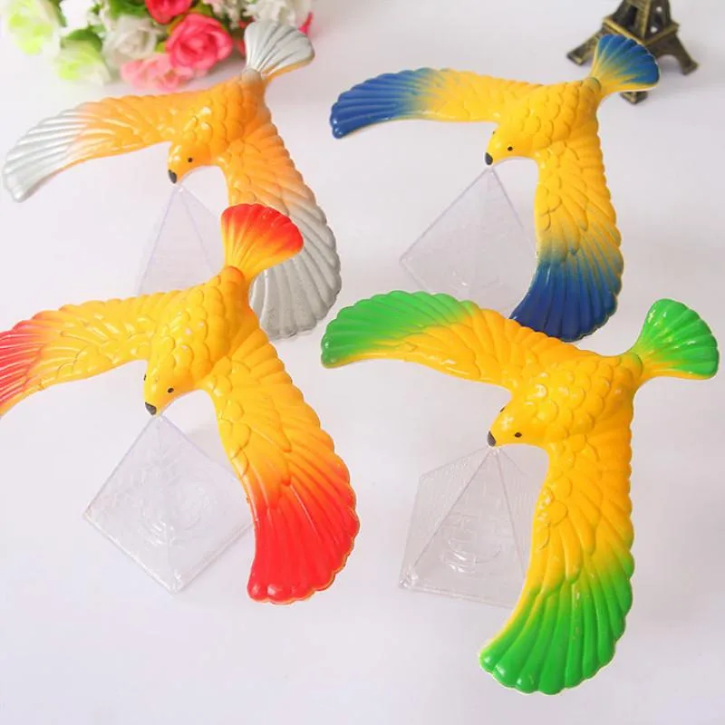 2020 Funny Amazing Balancing Eagle With Pyramid Stand Magic Bird Desk Kids Toy Fun Learn Dropshipping