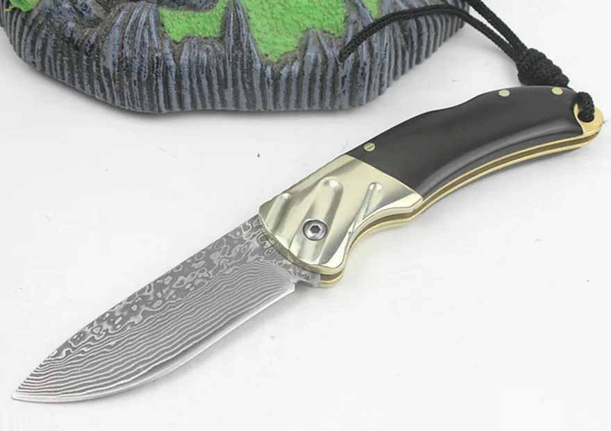 Oferta specjalna 6,1 cala Damaszek Kieszonkowy Składany Knife VG10 Damaszek Blade Cow Horn   Mosiądz Noże z osłoną skórzaną