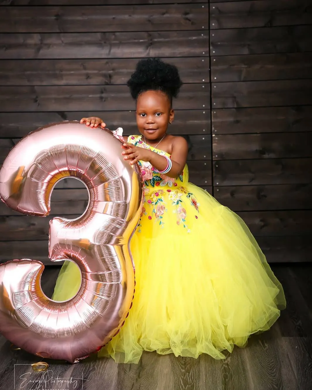 Yellow Lace 2020 Flower Girl Dresses One Shoulder Tulle Little Girl Wedding Dresses Vintage Communion Pageant Dresses Gowns F2184