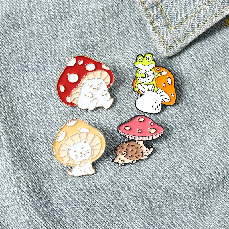 Creative Cartoon Cute Paddestoel Dieren Emaille Pins Kleuren Kat Hedgehog Frog Broches voor Kids Gift Revers Pins Kleding Tassen