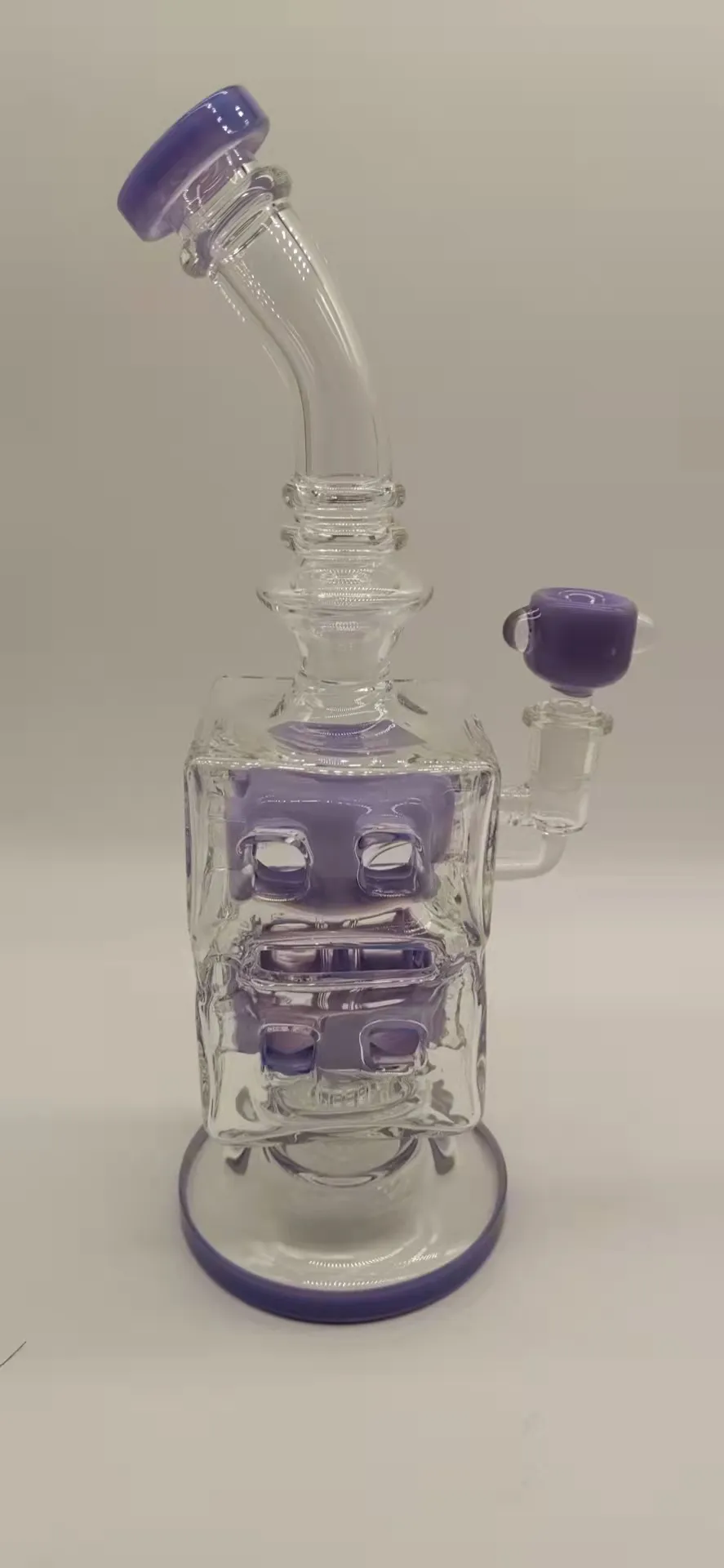 フッハスホウケイ酸ガラスミルクパープルグラスフックホイルリグバブラー。ユニークなデザイン