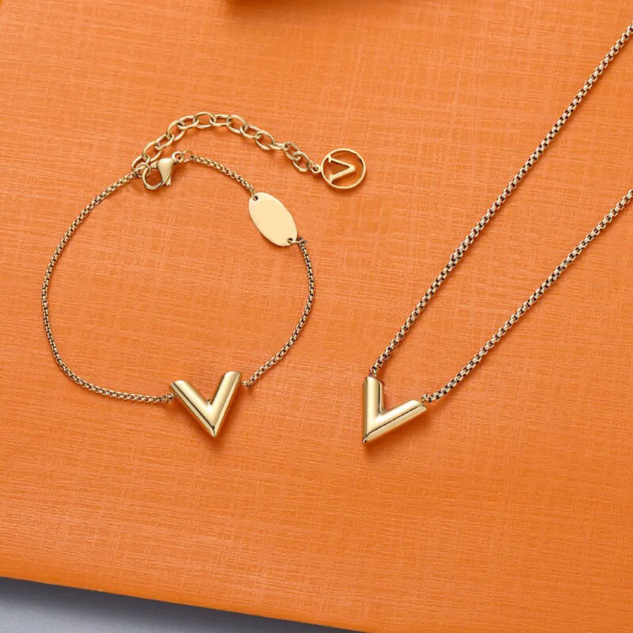 Elegant Necklace Bracelet Wedding Pendants Suit Man Woman Unisex Chain Bracelets Necklaces Letter Design Jewelry High Quality