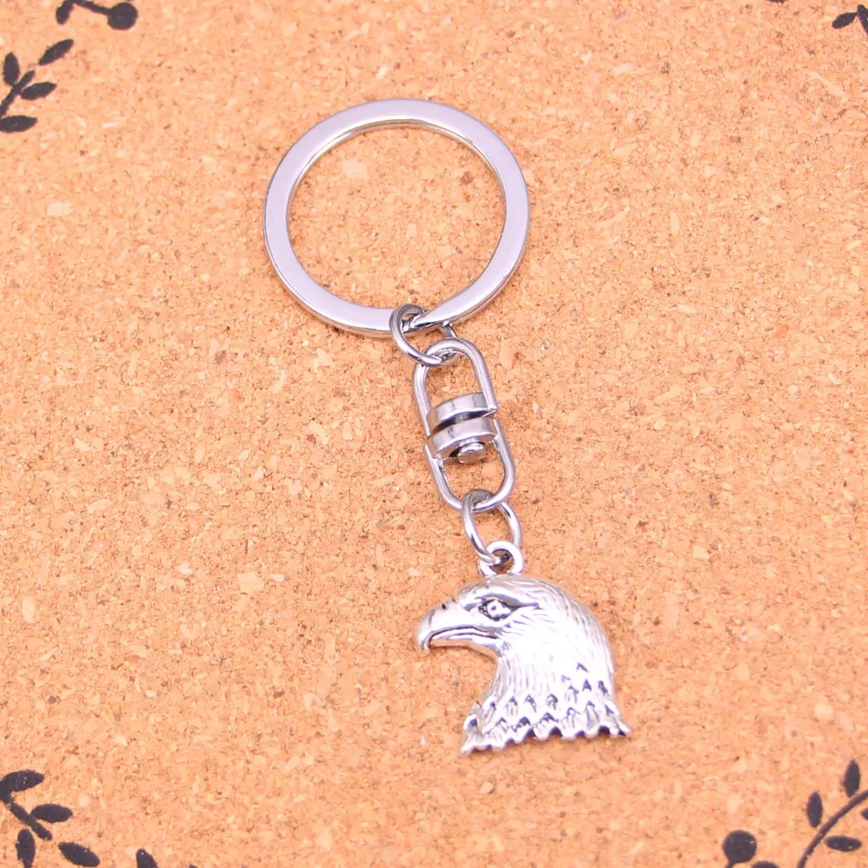 Mode porte-clés 21*19mm faucon aigle pendentifs bijoux à bricoler soi-même voiture porte-clés porte-anneau Souvenir pour cadeau
