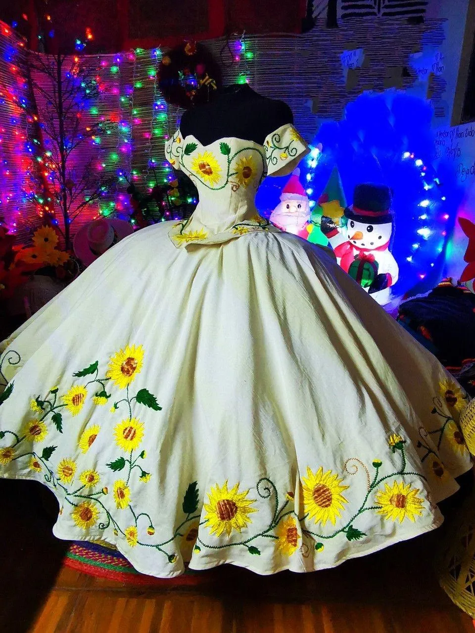 Vintage solrosor broderade quinceanera klänningar charro mexikansk stil av axelkorsetten söt 16 klänning boll klänning puffy 15 år brithday party gowns prom