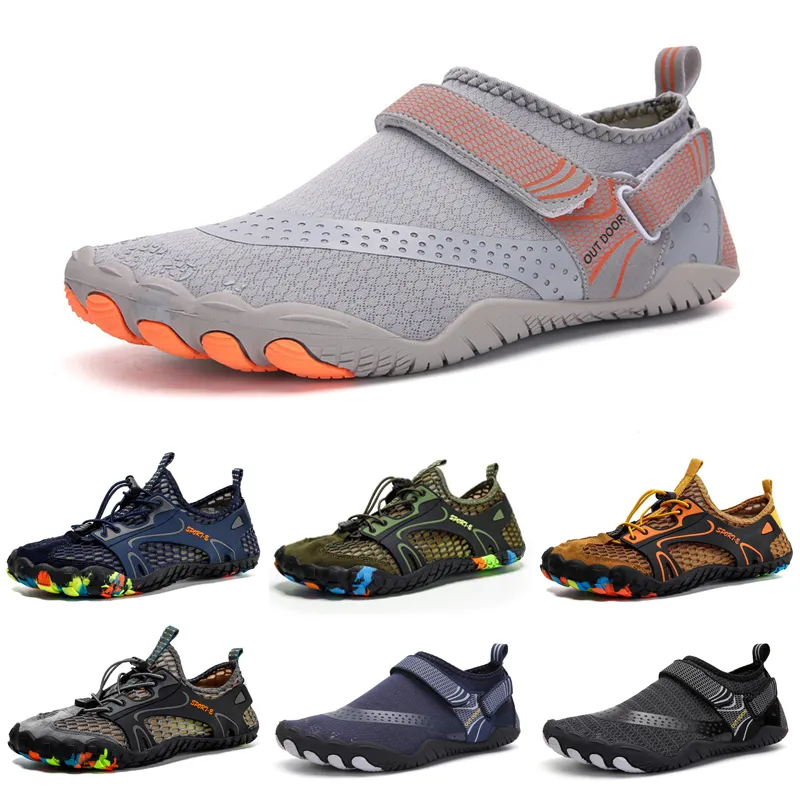 hotsale rabatt mens kvinna wading skor plattform designer tränare trippel svart trett vit mode andetag utomhus män kvinnor sport sneakers