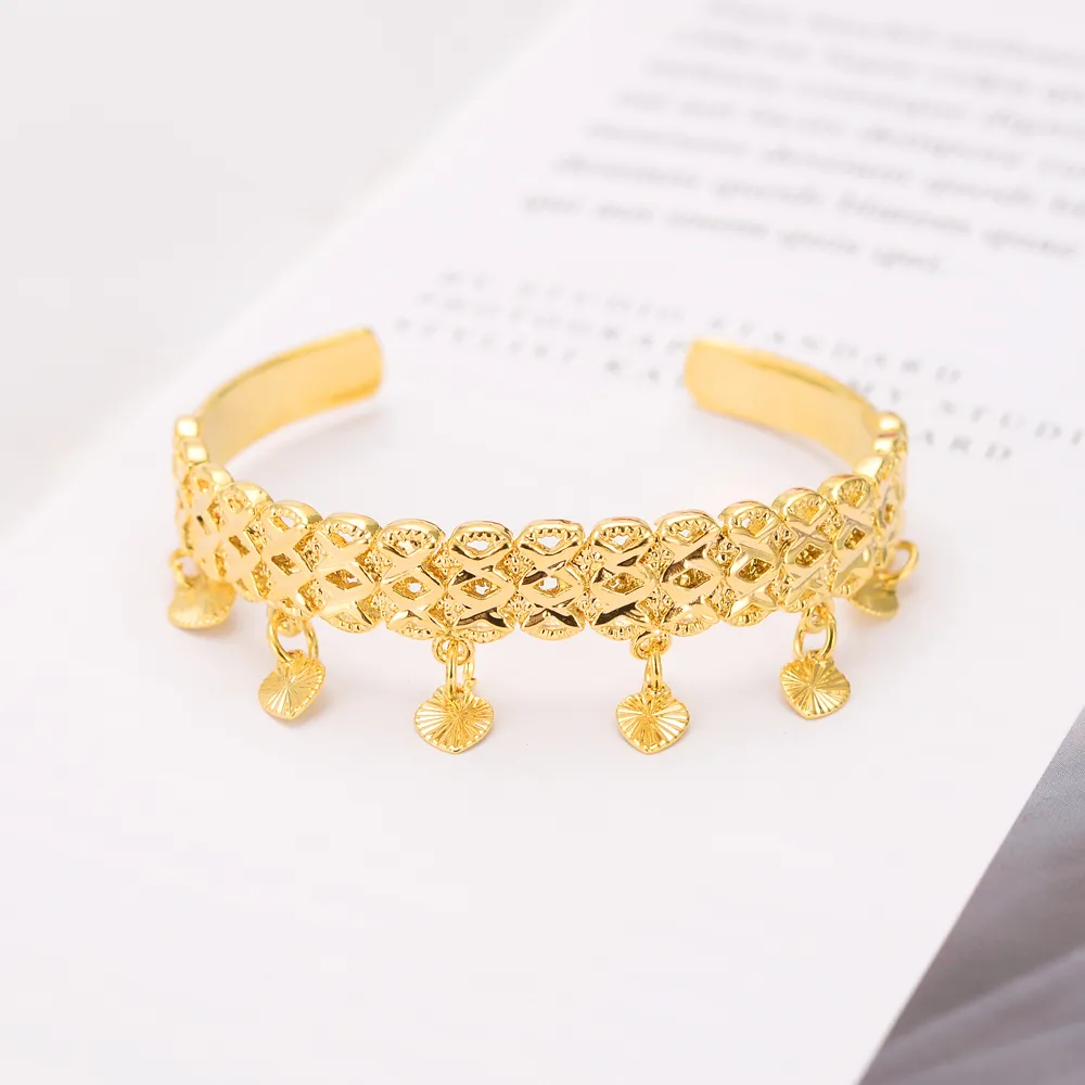 Bracciale rigido PICCOLO in oro fine Bracciale per bambino aperto con ciondolo largo a cuore Gioielli per bambini Bairn Baby Medio Oriente carino regalo per l'Europa