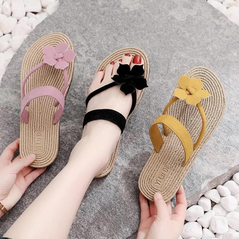 2020 Kadınlar Saman Dokuma Flats Terlik kadın Çiçek Flip Flop Kadın Düz Topuk Kore Dalga Dışında Plaj Ayakkabı Toe Clamping1